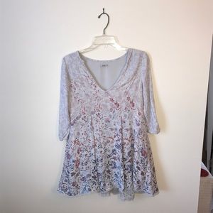 Ecote long quarter sleeve shirt vneck floral XS